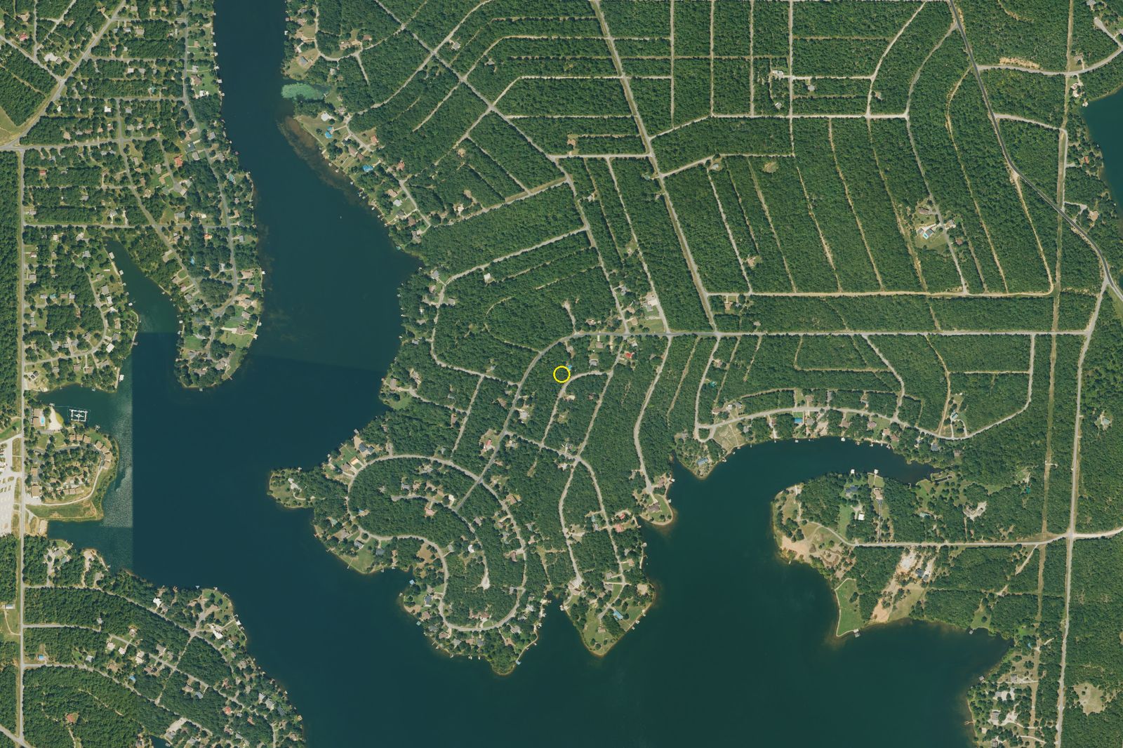 Aerial view of the surrounding neighborhood and road access